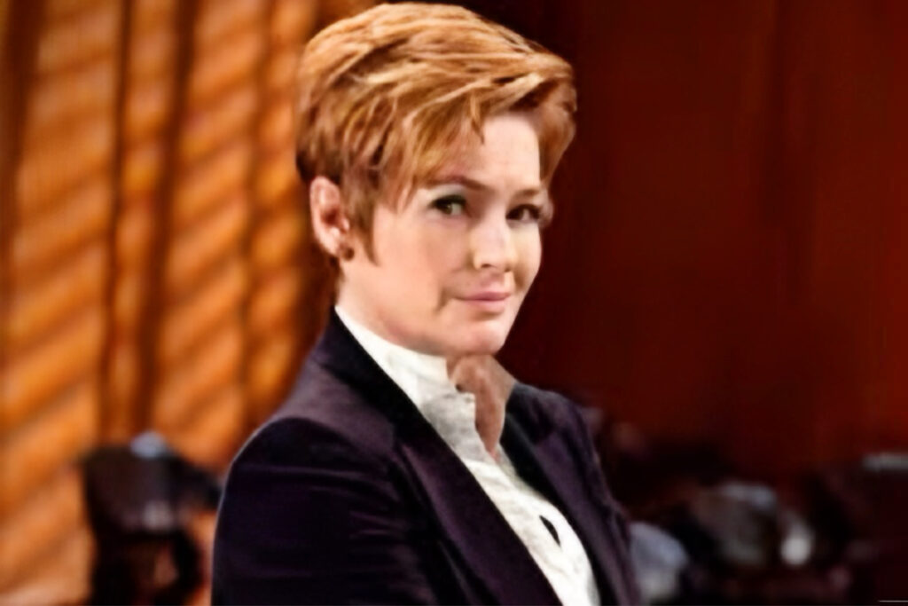 Carolyn Hennesy breaks her leg